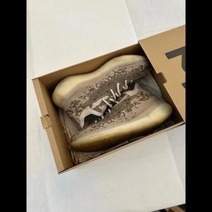 adidas Yeezy Boost 380 Pyrite Mens Size 9.5